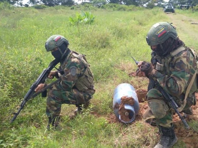 Militares de Venezuela desactivan 105 kilos de explosivos cerca a Colombia