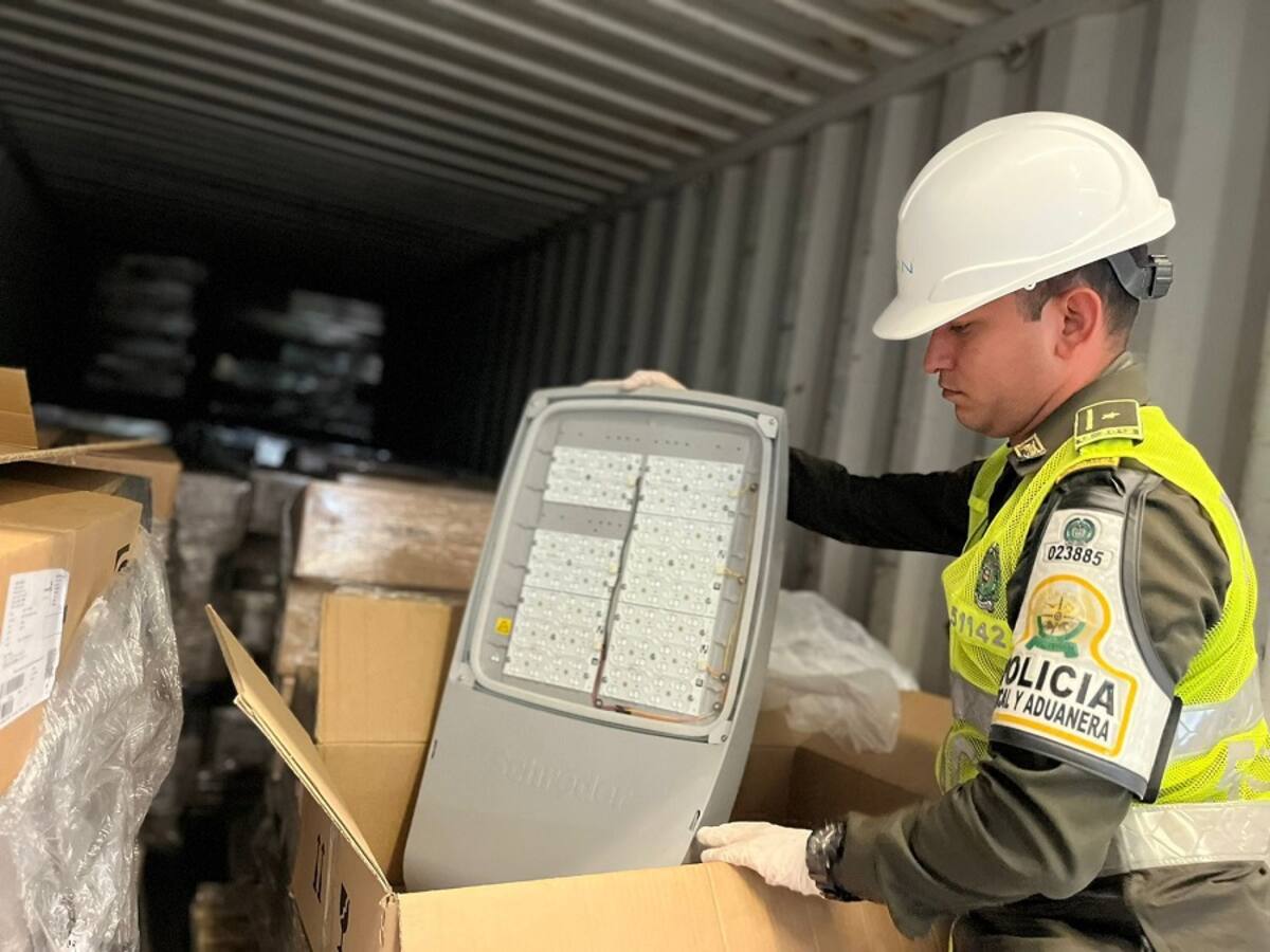 Cayó contenedor con luminarias de contrabando en muelle marítimo de Cartagena