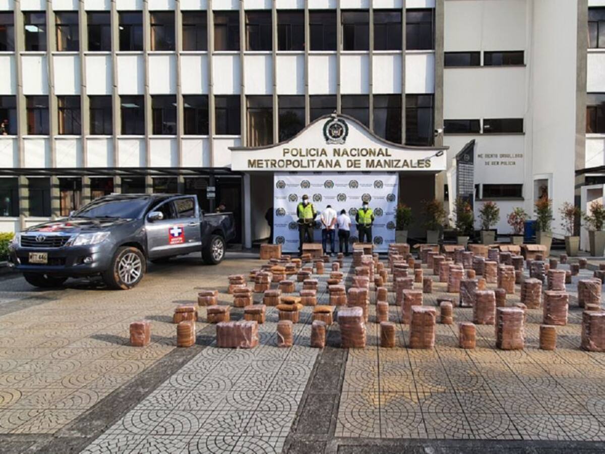 Incautan 800 kilos de marihuana a personas que decían ser de Misión Médica