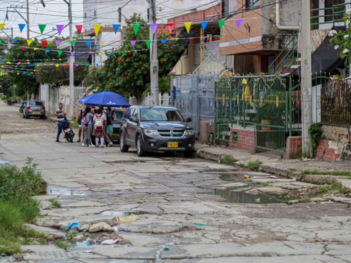 Distrito recuperará vía principal del barrio Villa Rubia