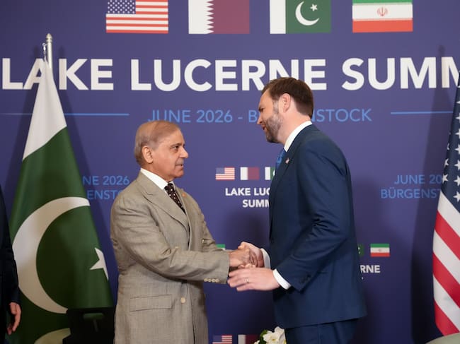 Pakistán afirma que negociaciones en Suiza versan sobre tema nuclear, fondos congelados y Líbano (Photo by Nathan Howard-Pool/Getty Images)