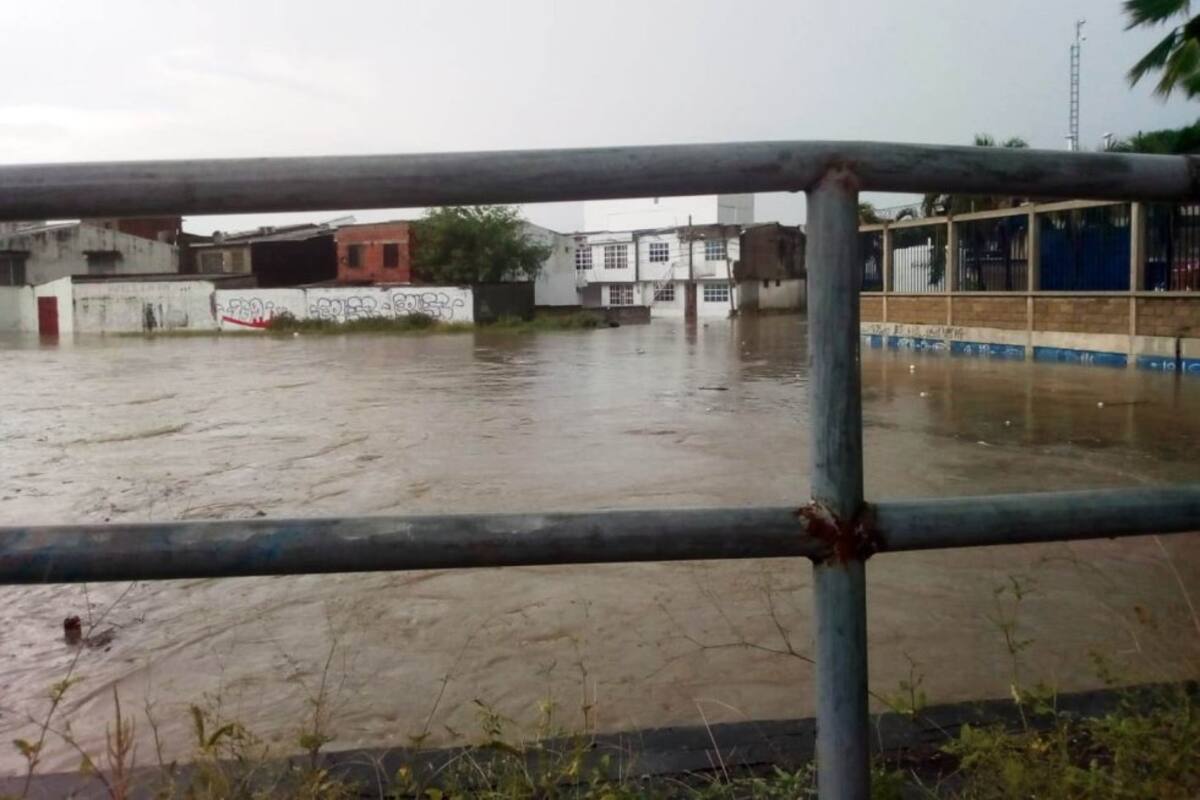 La situación fue reiterativa, canales completamente llenos poniendo en riesgo a los habitantes del barrio San Pedro.