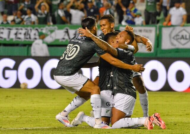 Los jugadores del Cali festejan el gol de Freddy Montero / Colprensa.