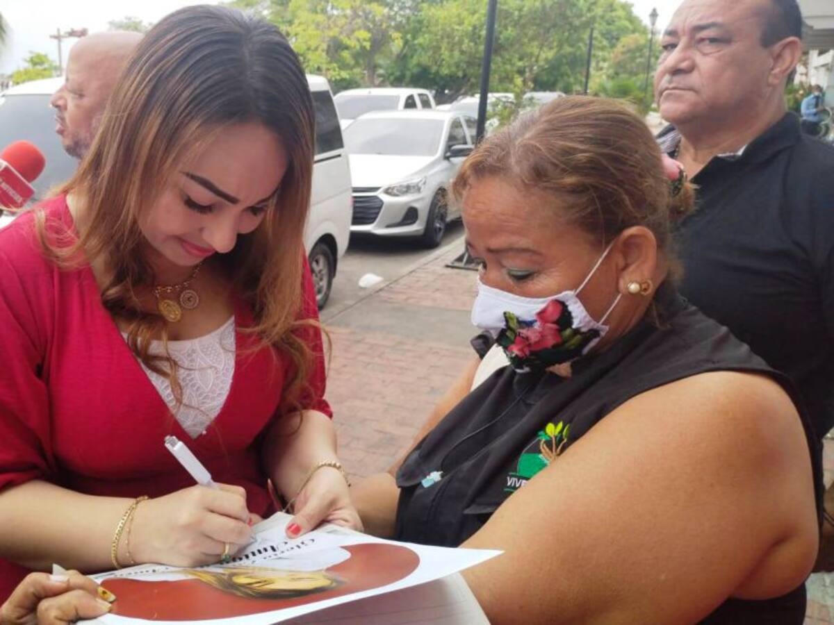 Abogado de Gloria Estrada pedirá preclusión de su caso