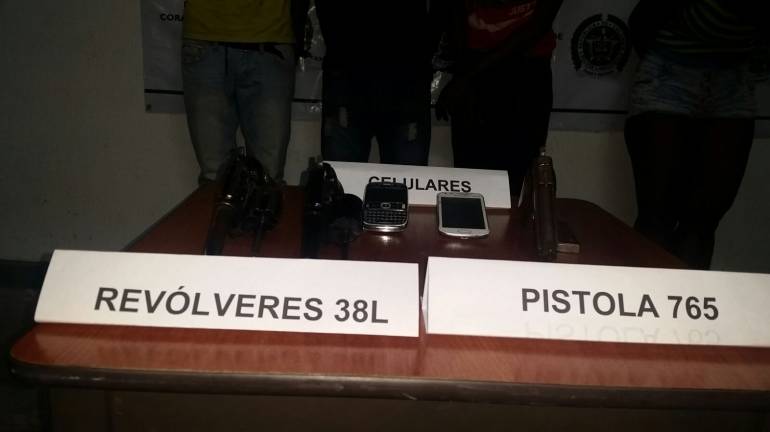 Elementos incautados en el operativo donde se desarticula banda dedicada a robar buses en la recta Cali-Palmira