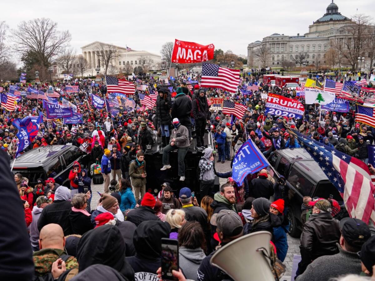 QAnon: Movimiento basado en teorías conspiracionales que apoyan a Trump