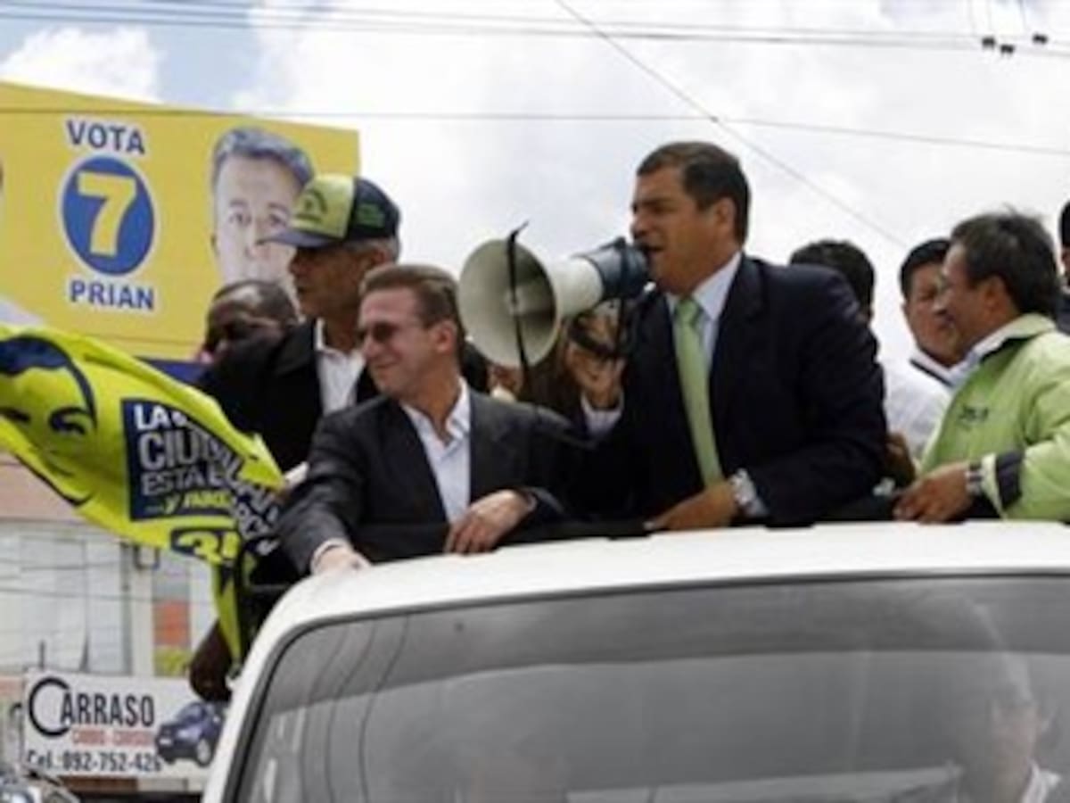 Encuesta ratifica a Correa como favorito de las elecciones del domingo