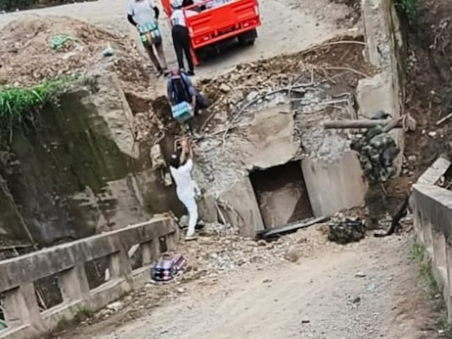 Disidencias de las Farc destruyeron un puente para impedir la ofensiva militar en Cauca