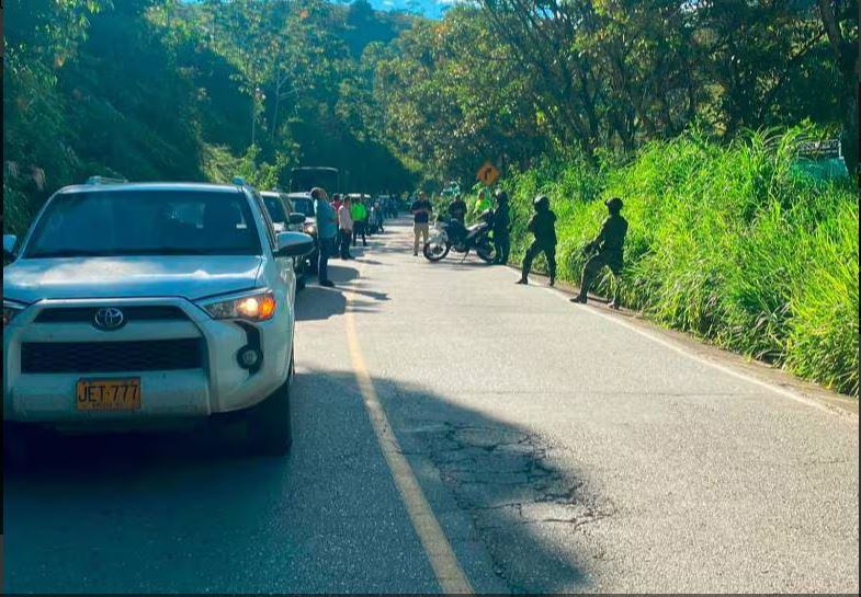 Caravana de camionetas de la Unidad Nacional de Protección (UNP) con cabecillas de las disidencias a bordo. Foto: Cortesía.