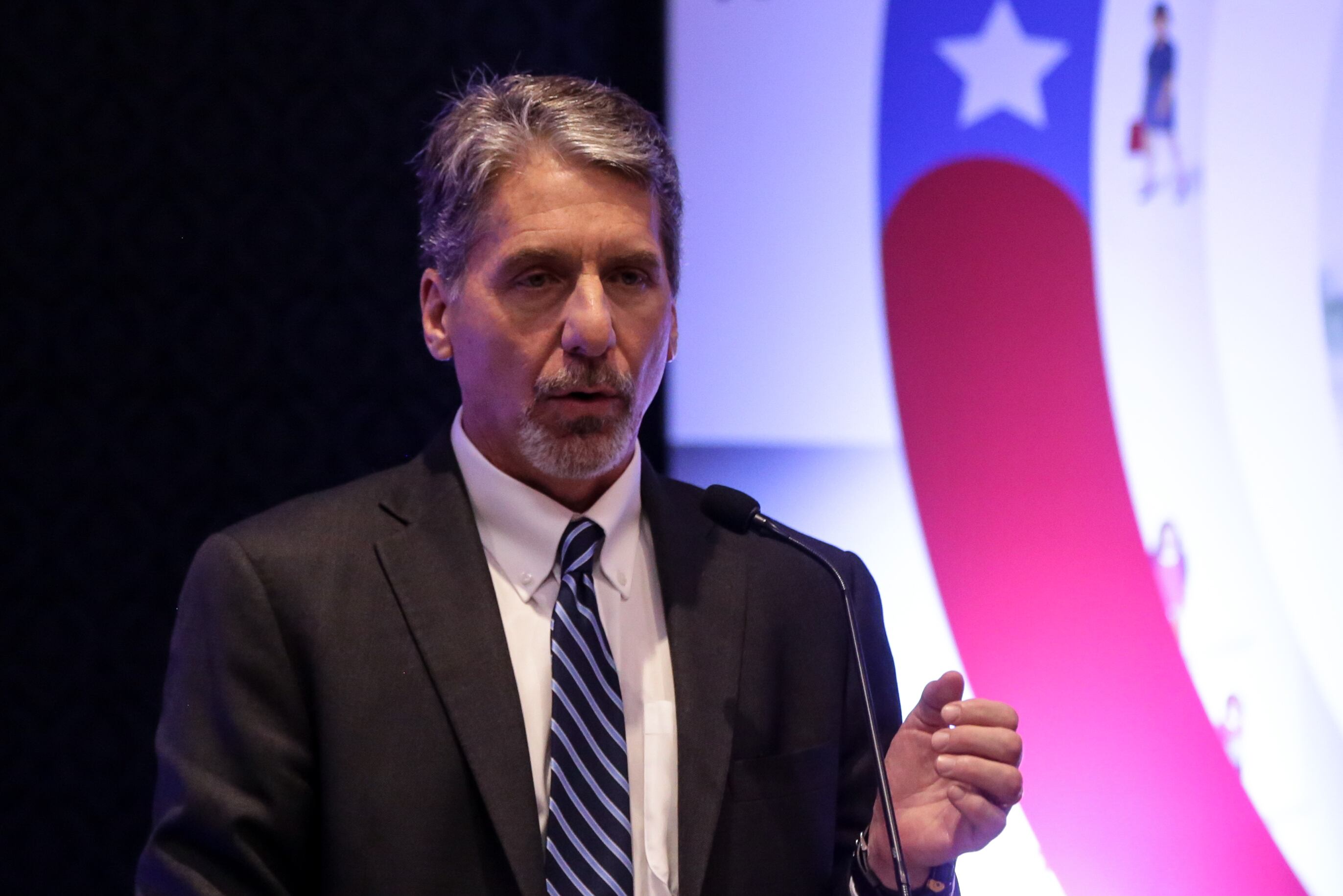 Bogotá. Octubre 02 del 2018. La Universidad del Rosario fue sede del foro ‘Desafíos de la Migración Venezolana’ una problemática que ha ido creciendo en varios países de Latinoamérica. En la foto: Kevin Whitaker, embajador de Estados Unidos. (Colprensa - Diego Pineda)