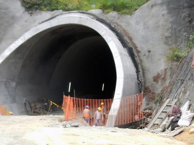 Las autoridades responsables de la obra del Túnel del Toyo aún no se pronuncian sobre las causas del desprendimiento de tierra. Foto: Colprensa