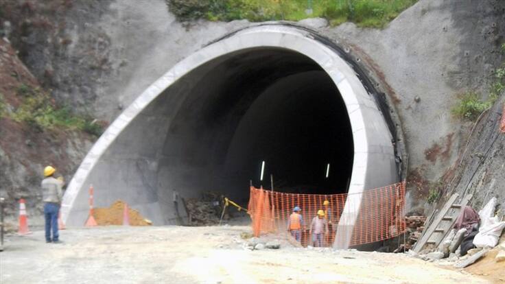 Las autoridades responsables de la obra del Túnel del Toyo aún no se pronuncian sobre las causas del desprendimiento de tierra. Foto: Colprensa