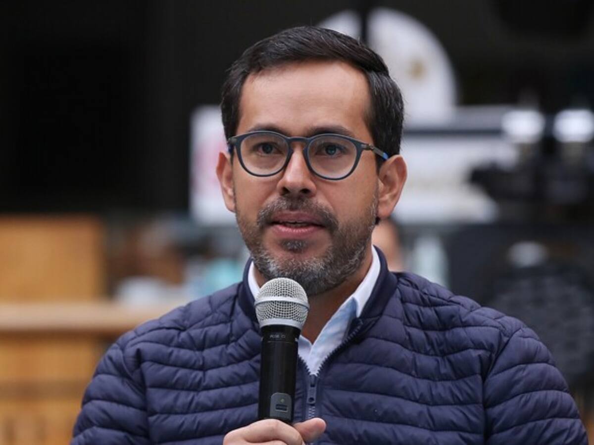 “El hueco fiscal es enorme, y al presupuesto del 2024 le va a hacer falta plata”: Junco