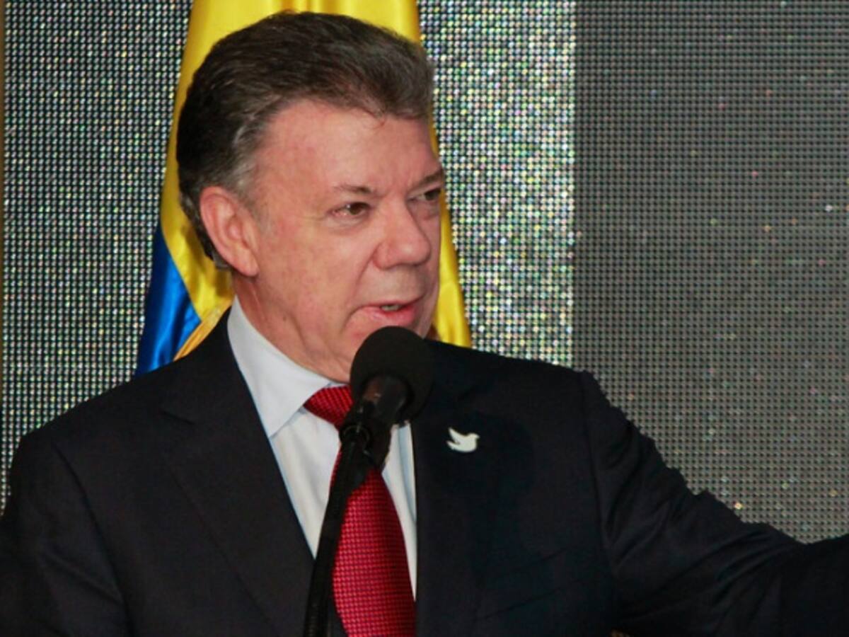 Santos se reúne con líderes sindicales para tratar de conjurar el paro