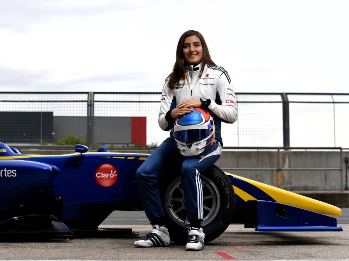 Tatiana Calderon, piloto colombiana de automovilismo en busca de un legado