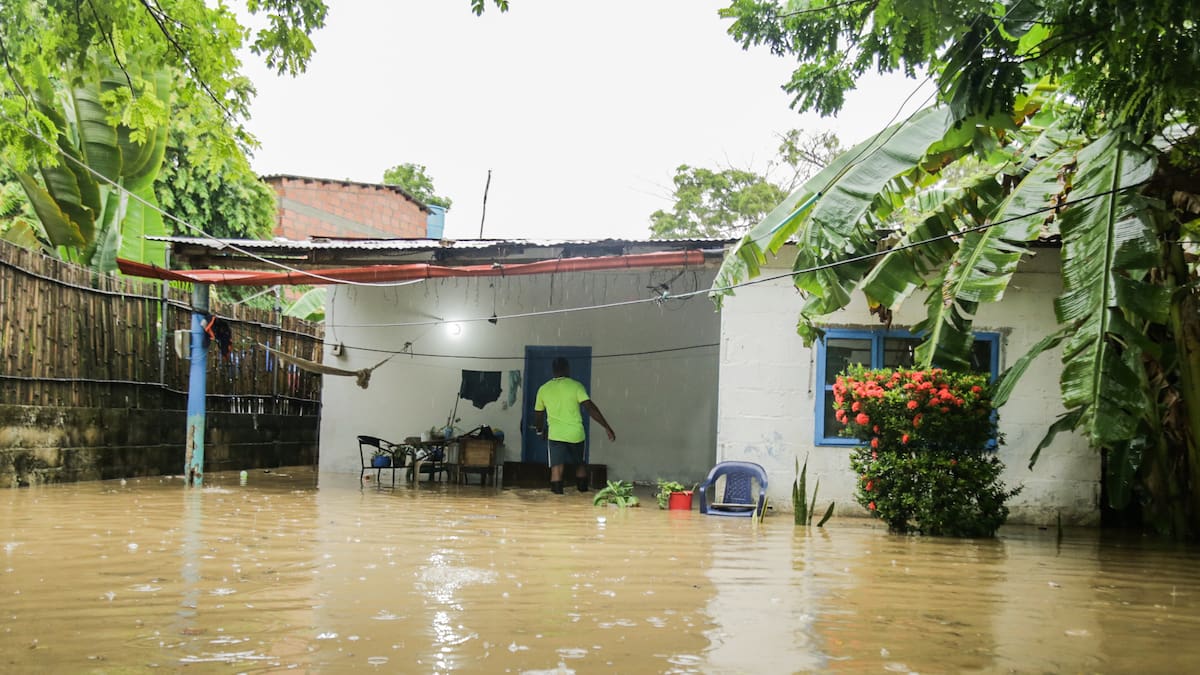 Coveñas en crisis por inundaciones: lluvias desbordan arroyos y afectan zonas urbanas y rurales