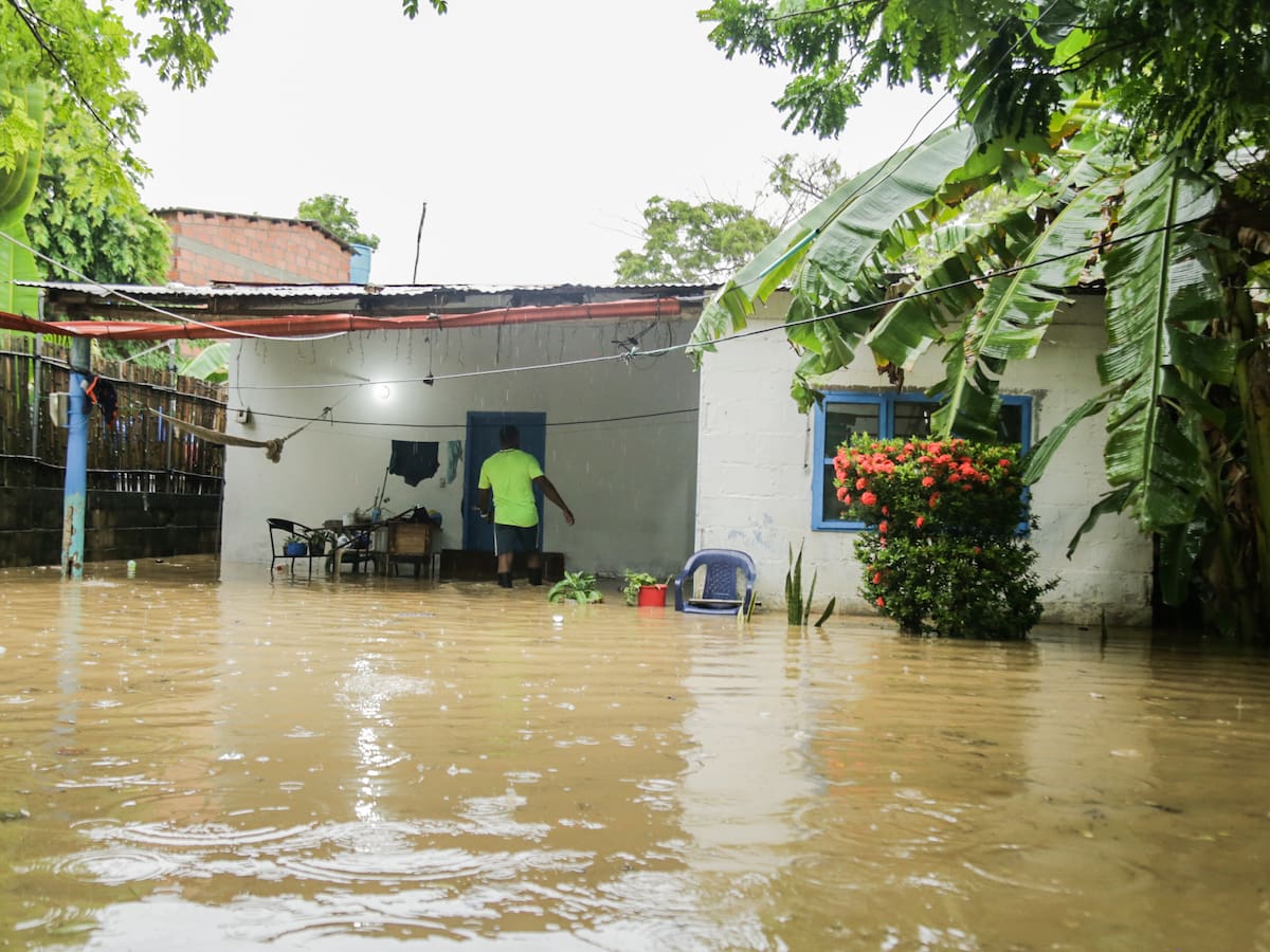 Coveñas en crisis por inundaciones: lluvias desbordan arroyos y afectan zonas urbanas y rurales