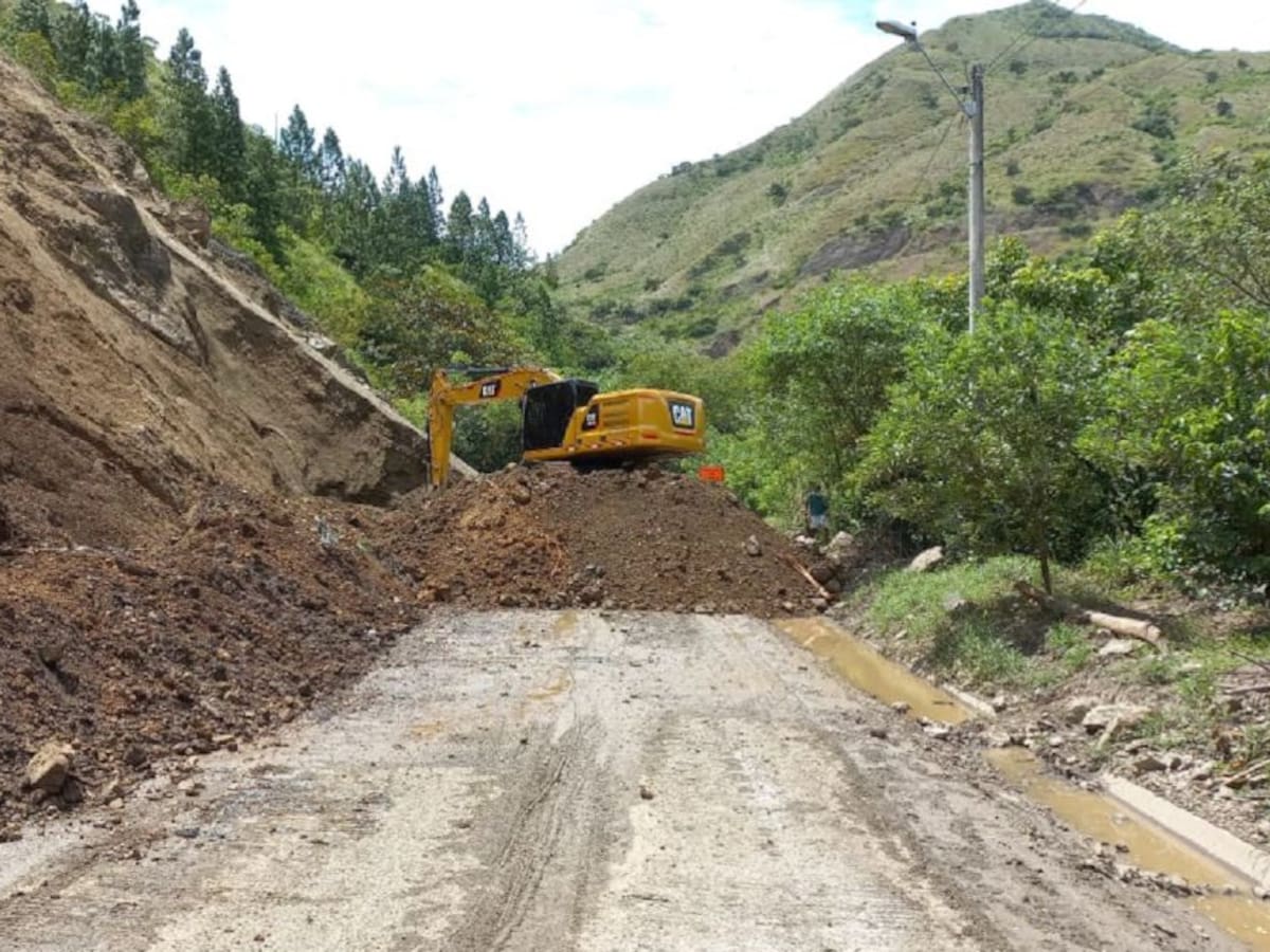 Habilitan un carril de la vía a Urabá en Cañasgordas