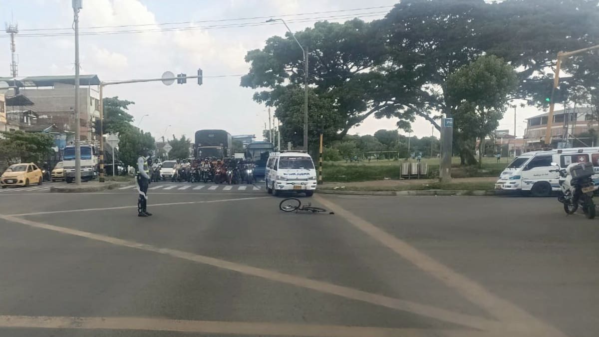Ciclista resultó lesionado tras ser arrollado por una ambulancia en Cali
