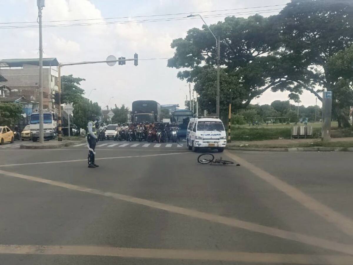 Ciclista resultó lesionado tras ser arrollado por una ambulancia en Cali