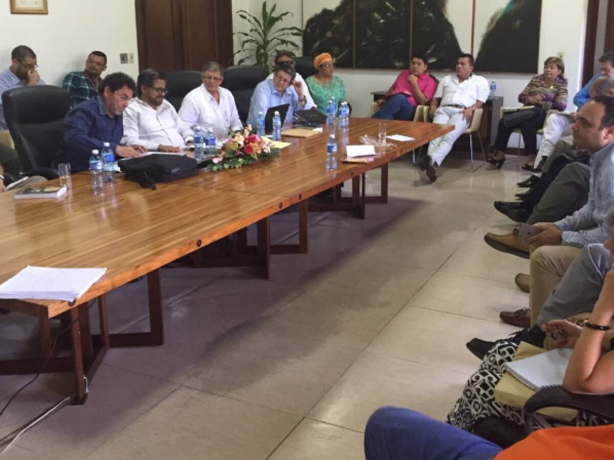 Farc valoran como positivo encuentro con congresistas