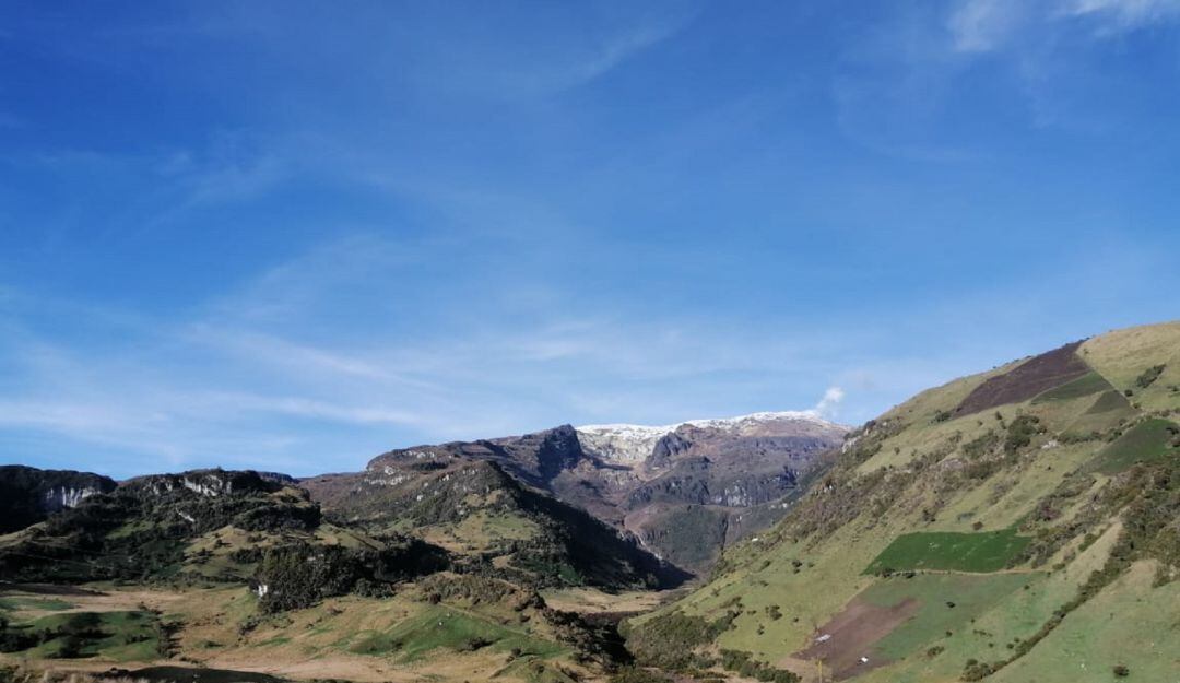 El nivel de actividad del volcán sigue en amarillo. 