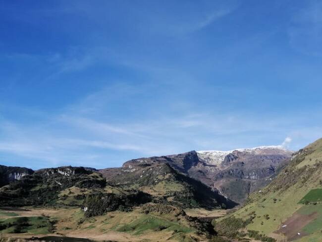 El nivel de actividad del volcán sigue en amarillo.