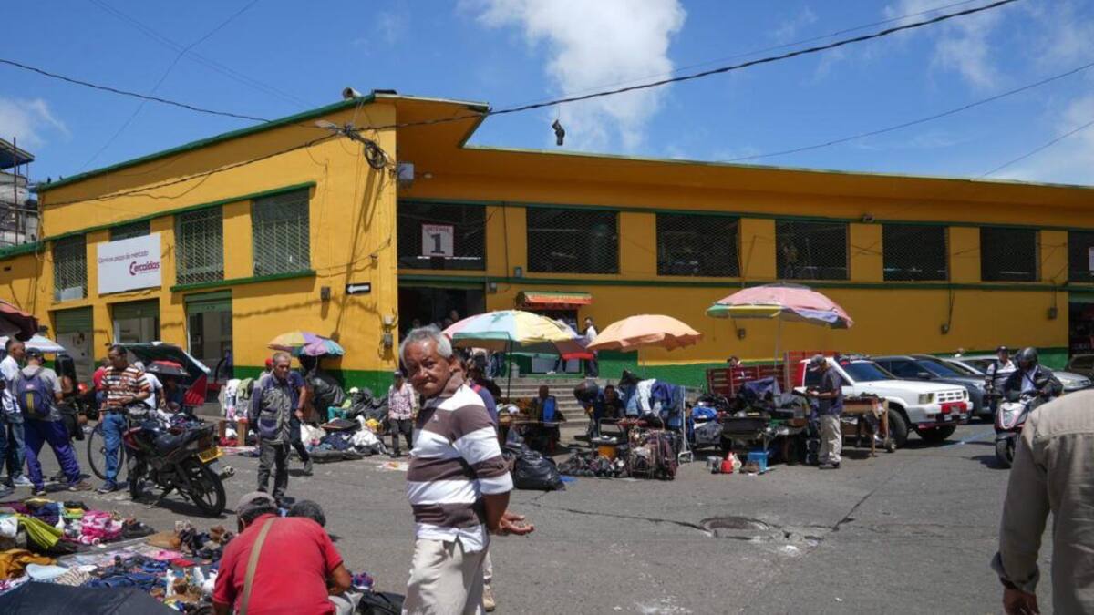 Disminuyó un 50% la entrada de camiones para abastecer la plaza de mercados de Manizales