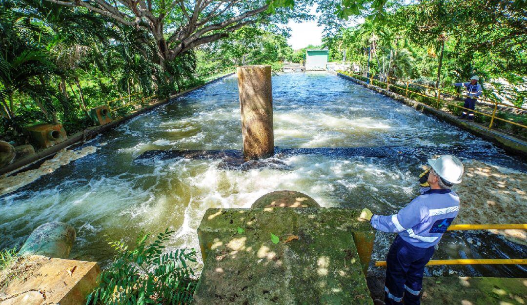 Daño en tubería de agua dejó sin el servicio a media Cartagena