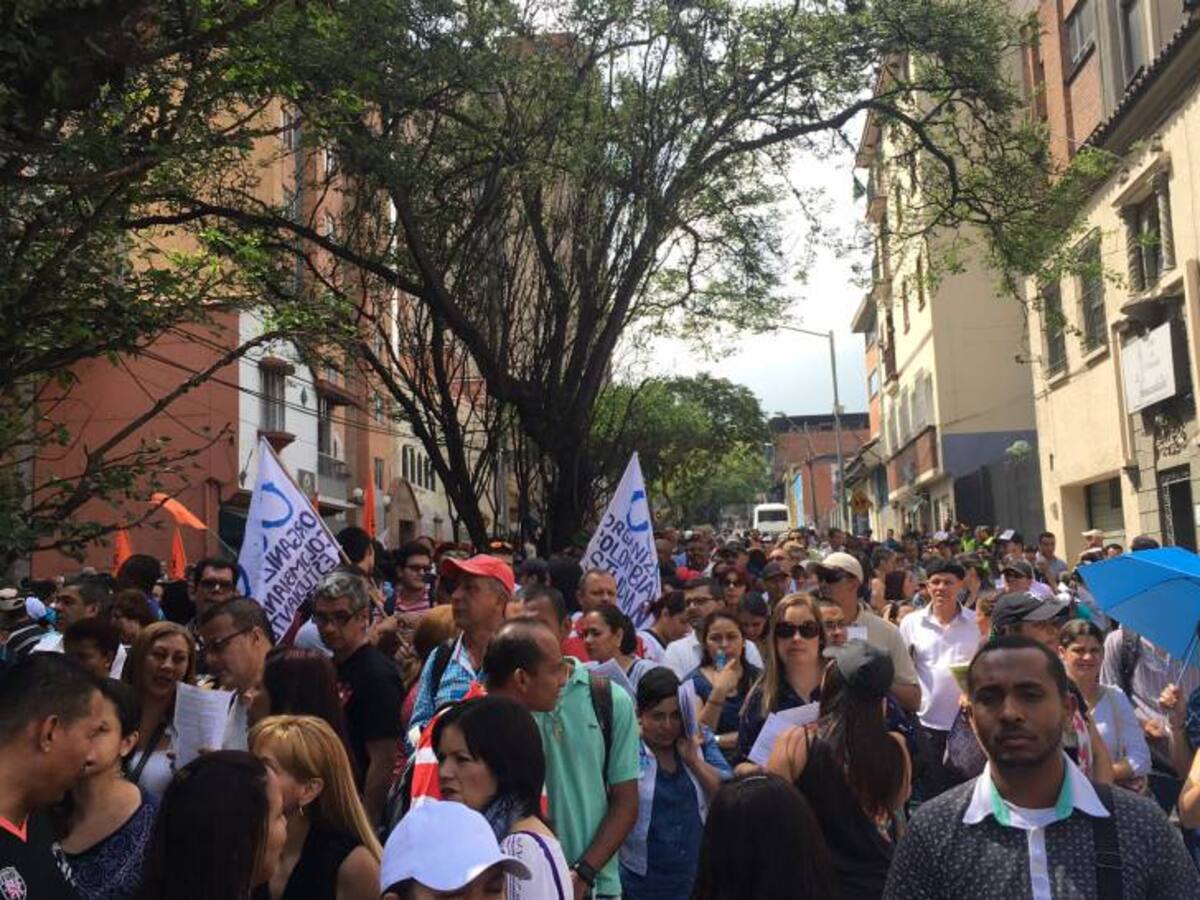 Docentes marcharon en Antioquia para exigir mejoras en el servicio de salud