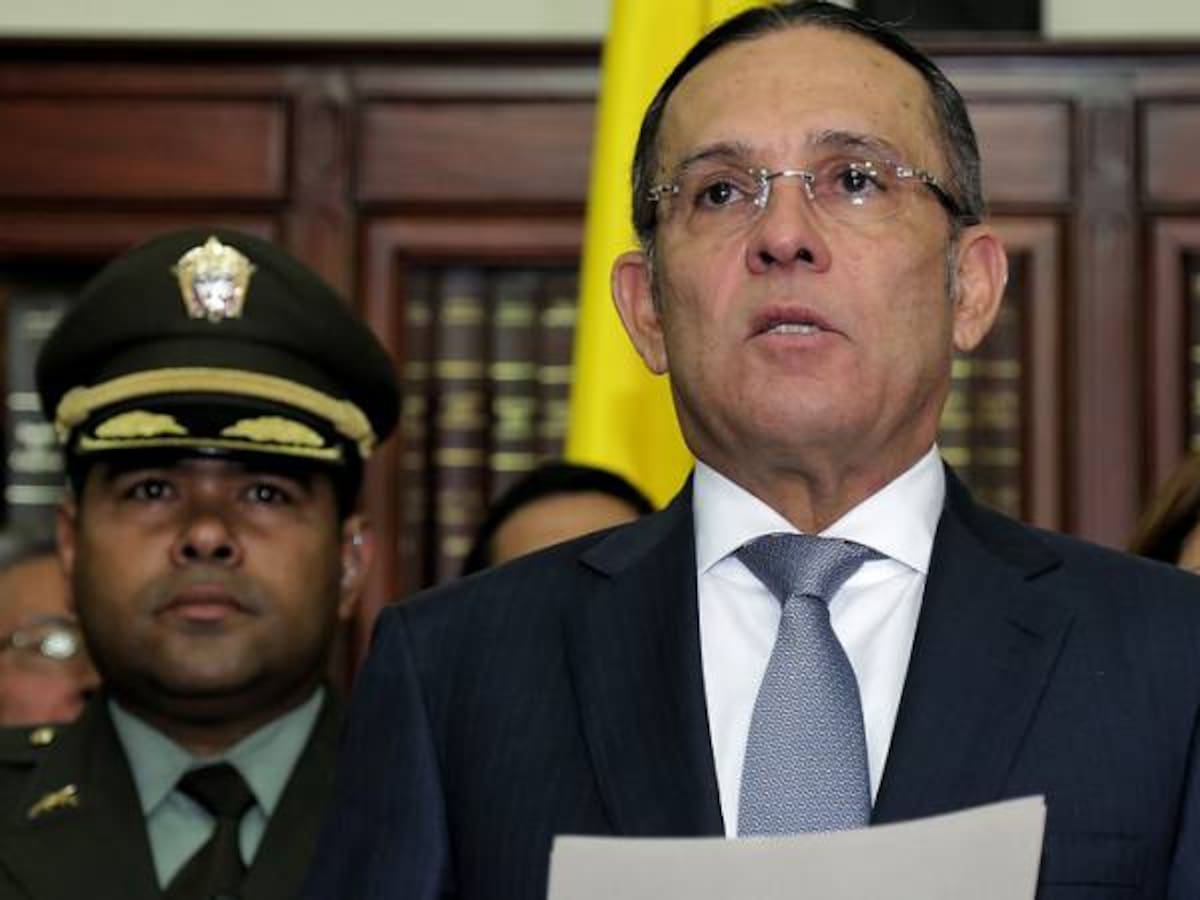 Congreso pide al Gobierno levantarse de la mesa de diálogo