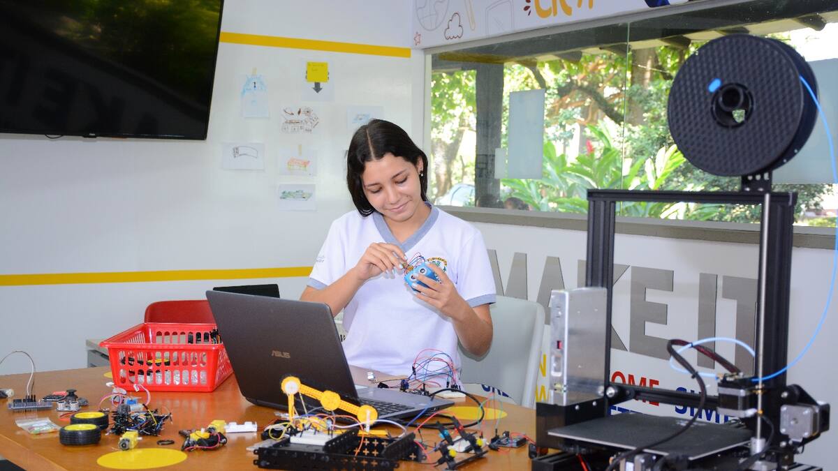 Con tecnología y creatividad transforman la vida de estudiantes en Candelaria, Valle del Cauca