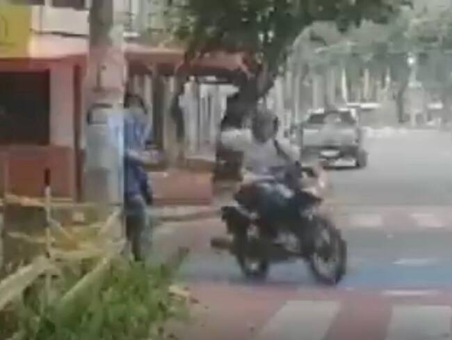 Así roban los ‘motoladrones’ en Bucaramanga