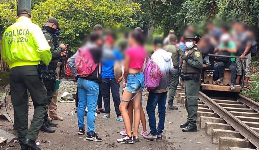 Verificación de documentación a migrantes venezolanos en Caldas.