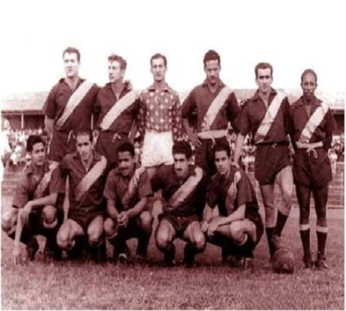 TOLIMA 1957DE PIE IZQ-DER: Oscar Ferrari, Roberto Musso, Marino Lozano, Anibal Alzate, Oscar Jamardo Y Cocina Tejada. ABAJO IZQ-DER: Leticiano Guzmán, Héctor I. Pérez, A Bonilla, Roque Mercury Y Laspada.