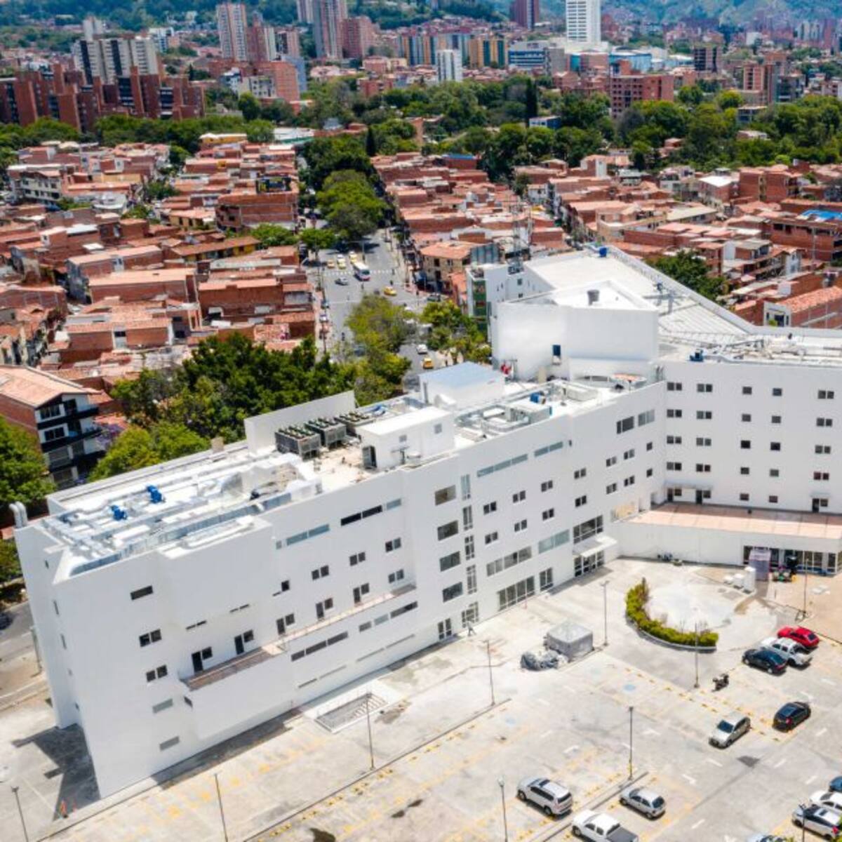 No hubo sobrecostos pero sí presunta falsedad ideológica: Contraloría por venta de Clínica de la 80