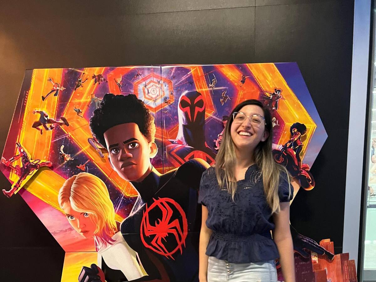 María José Herrera, la colombiana y mánager de producción de SpiderMan Across the Spider-Verse