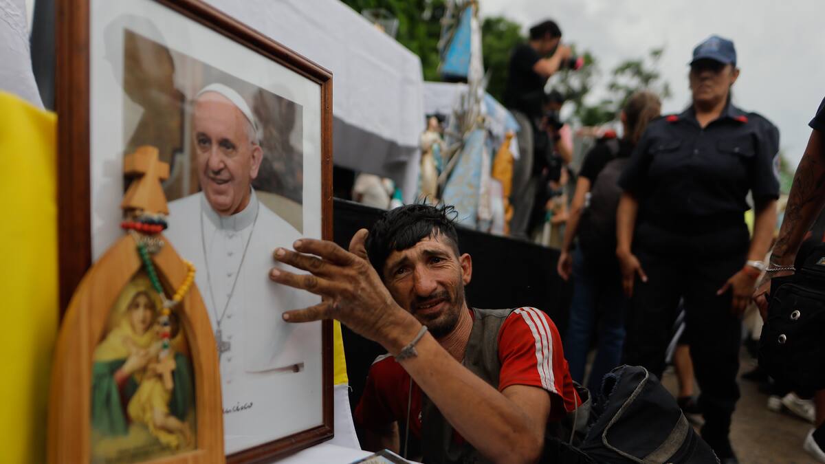 Salud del papa Francisco: en estado “crítico pero estacionario”