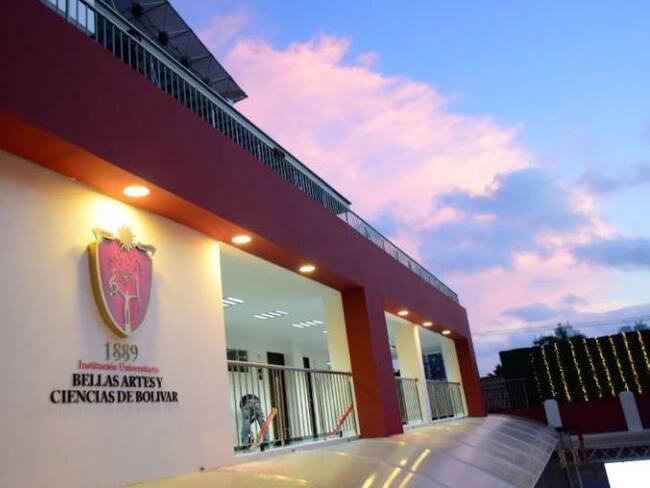 Unibac inauguró Edificio Contemporáneo Sacra Náder