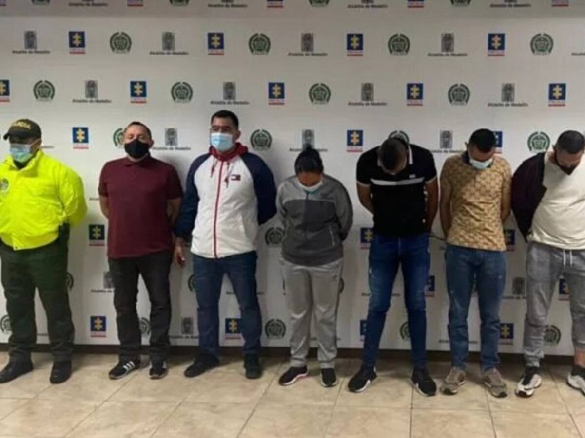 7 policías de Medellín se habrían quedado con 25 millones incautados