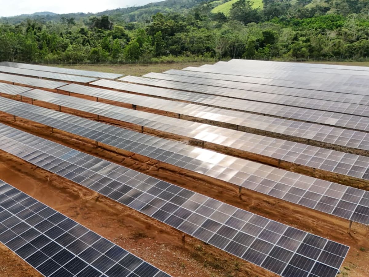 Inauguran uno de los parques solares más grandes de Cundinamarca