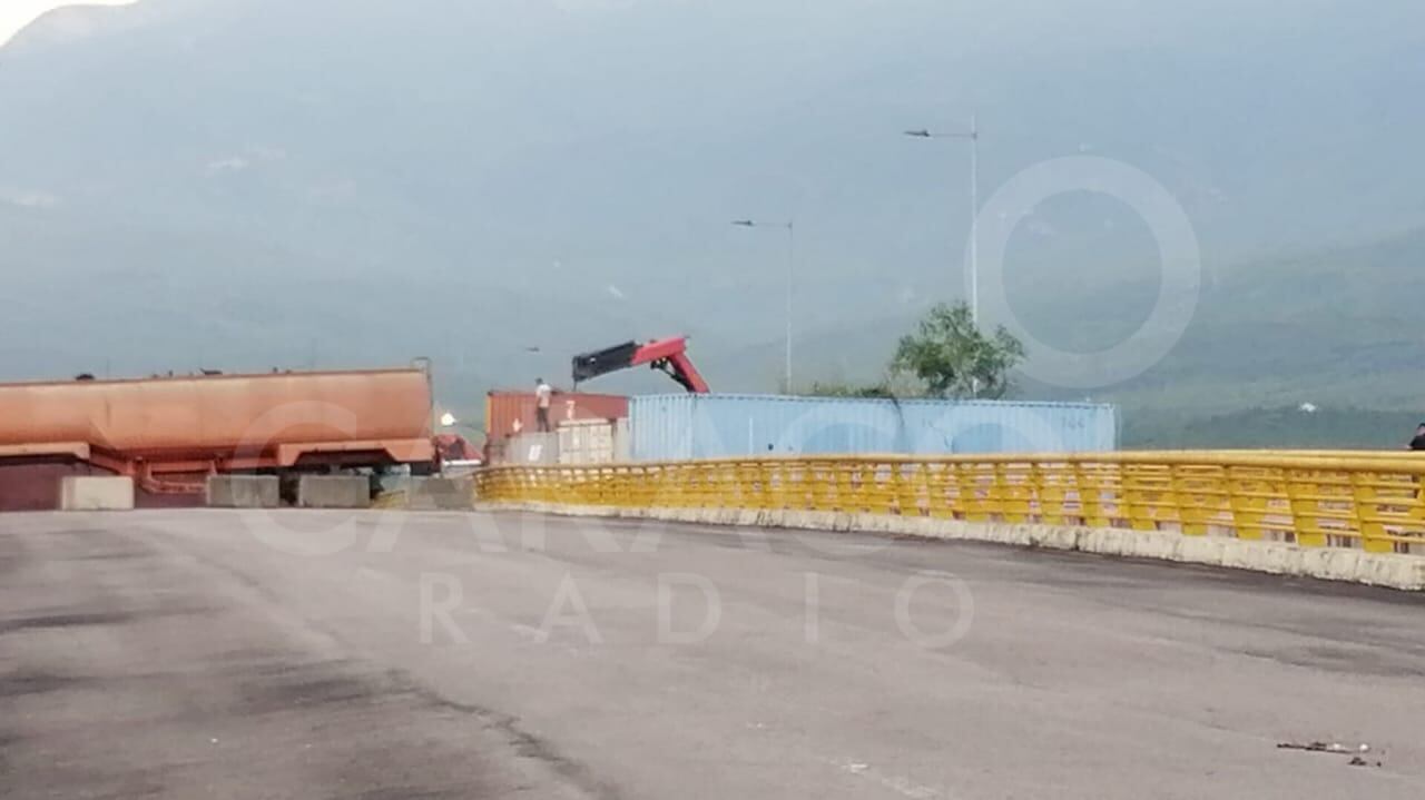 Retiro contenedores puente Tienditas, frontera