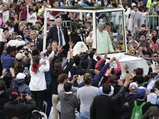 Más de 700.000 personas despidieron al papa Francisco en la calle 26 en Bogotá