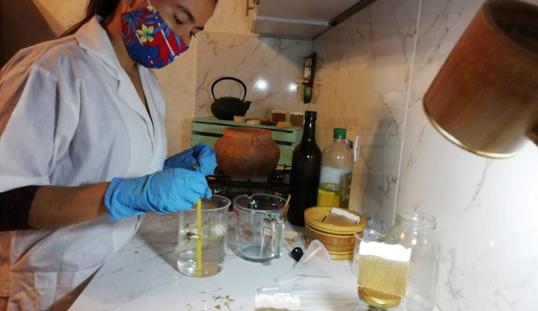 Proceso para elaborar jabón, a partir de cerveza artesanal