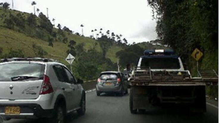 Cerrada la via La Linea por un derrumbe en el sitio 'Alcanza Perros'