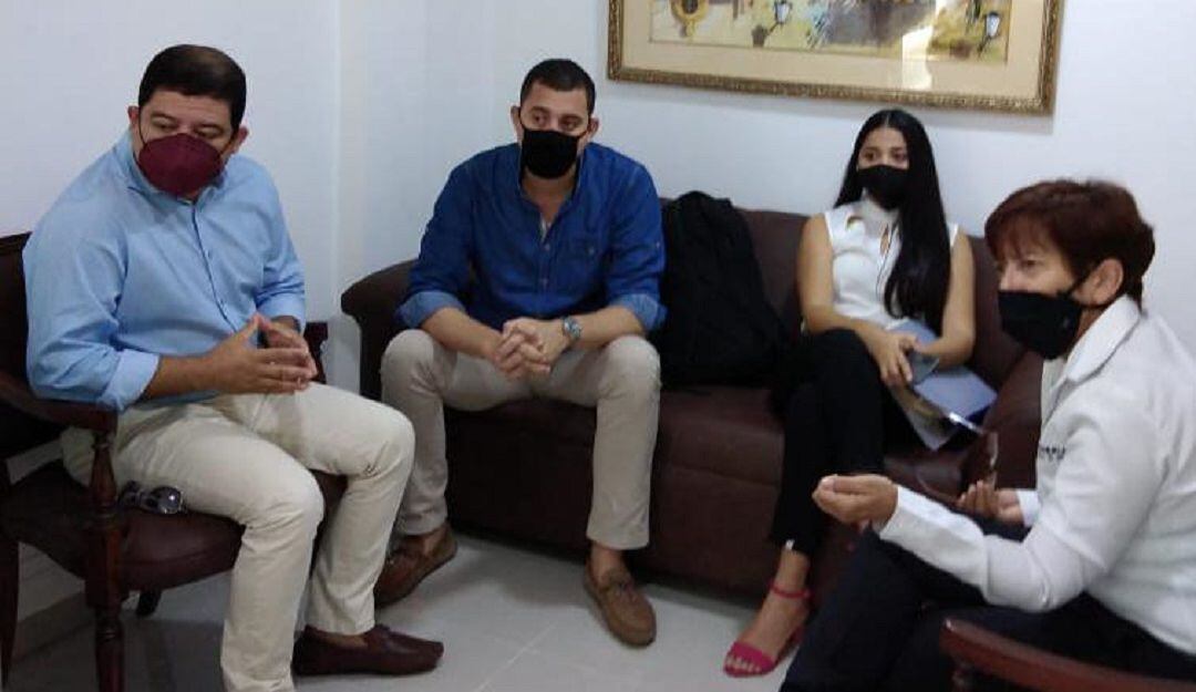 La Personera Carmen de Caro, se reunió con el gerente del Colcard, Nixon Navarro, quien solicitó el acompañamiento de esta entidad