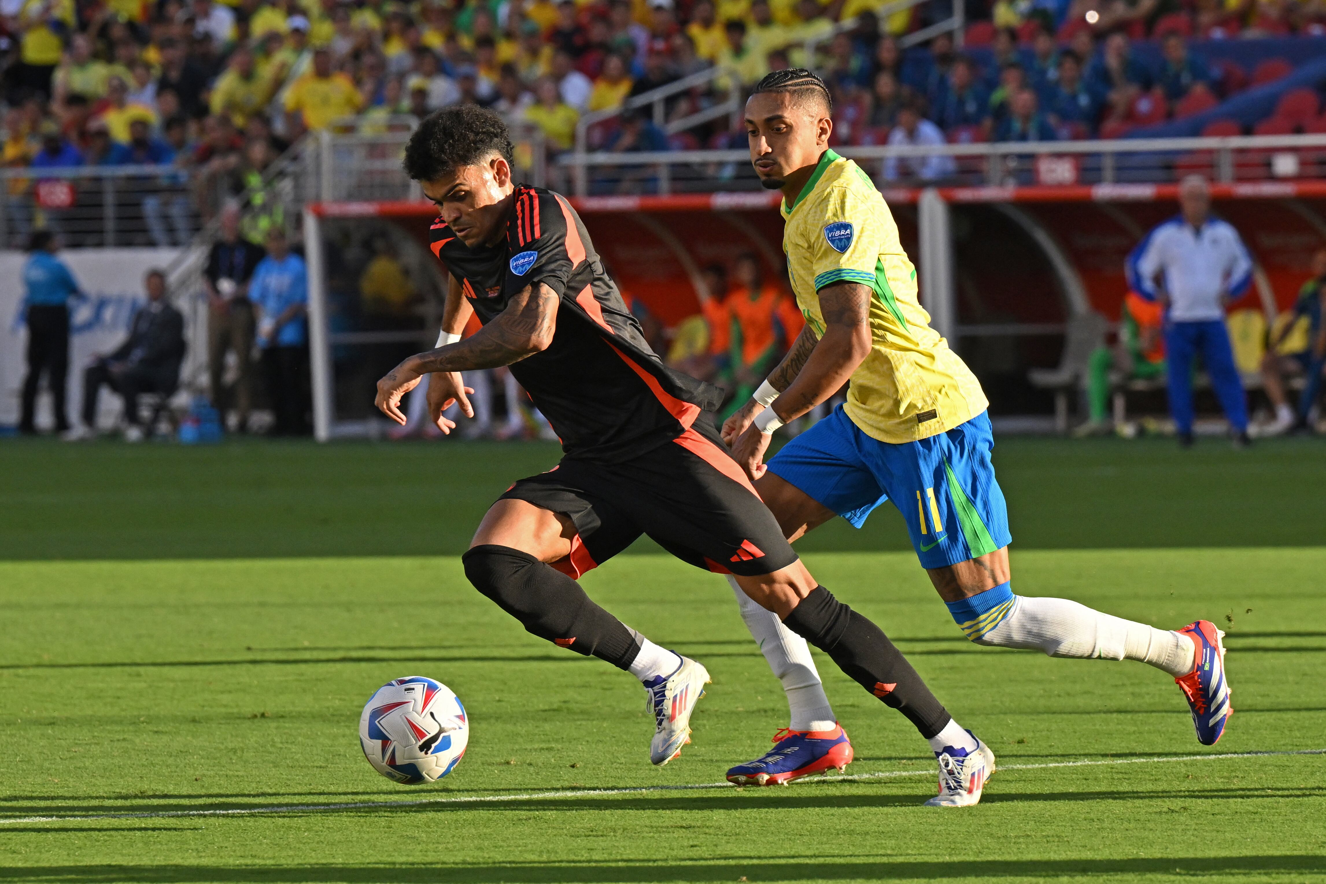 Raphinha durante su duelo ante Colombia en la Copa Améirca. (Photo by PATRICK T. FALLON/AFP via Getty Images)