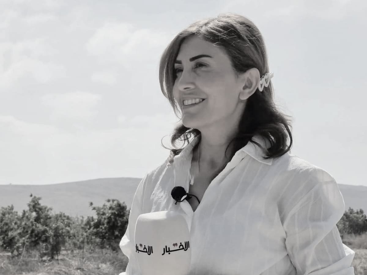 Líbano sepulta periodista asesinada por Israel en bombardeo lanzado en medio de alto al fuego