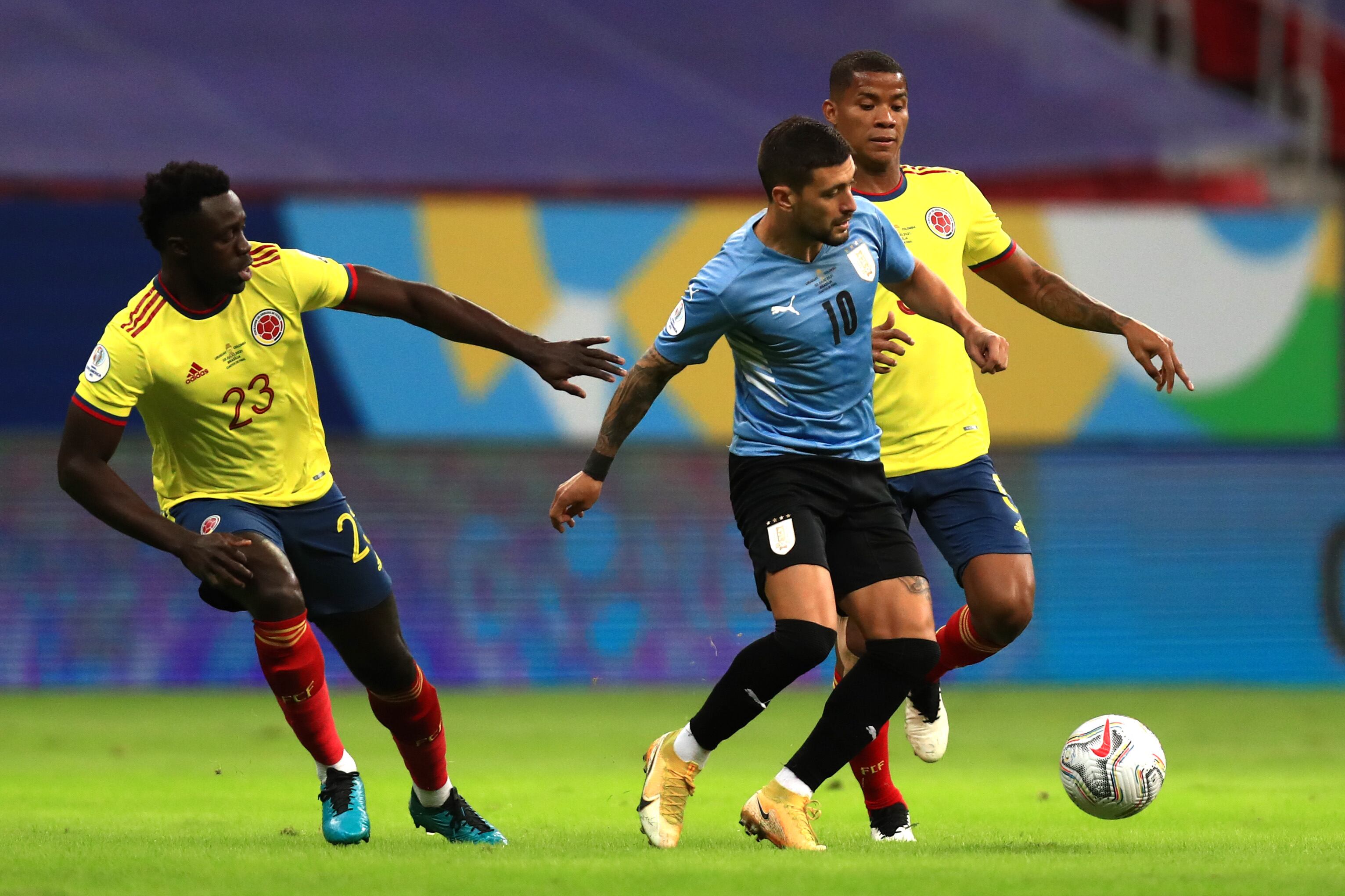 Giorgian De Arrascaeta enfrentando a Colombia  (Photo by Buda Mendes/Getty Images)