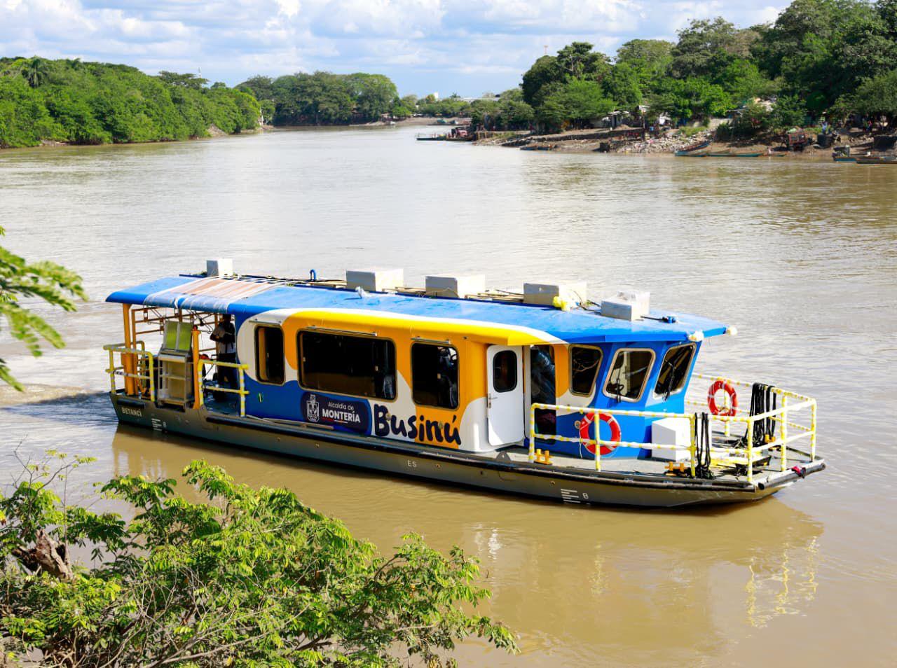 En servicios las embarcaciones de Businú, el primer sistema de transporte público fluvial de Colombia.